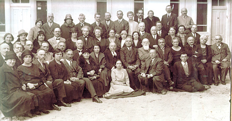 Group photograph of the founders of Ahuzat Bayit, the association that built Tel Aviv.